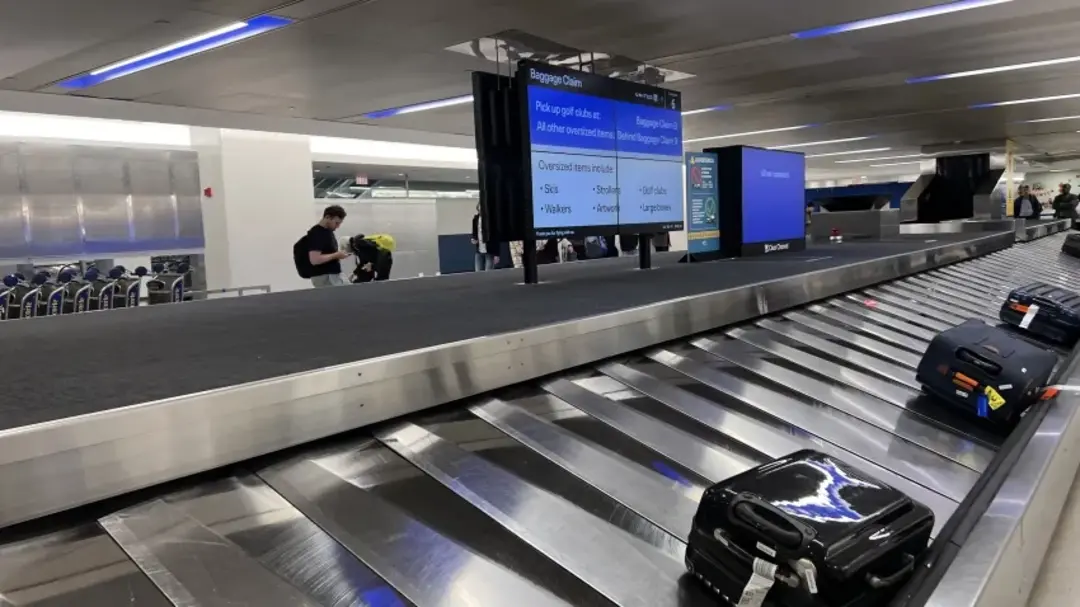 Airport baggage claim area for Columbus airport pickup service